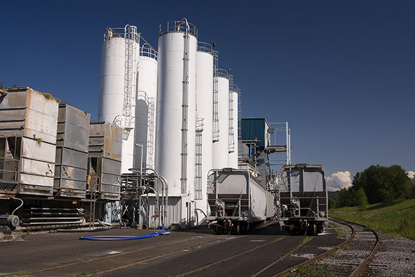 Large White Oil Storage Towers | Wilmar Delta Interior Tank Cleaning